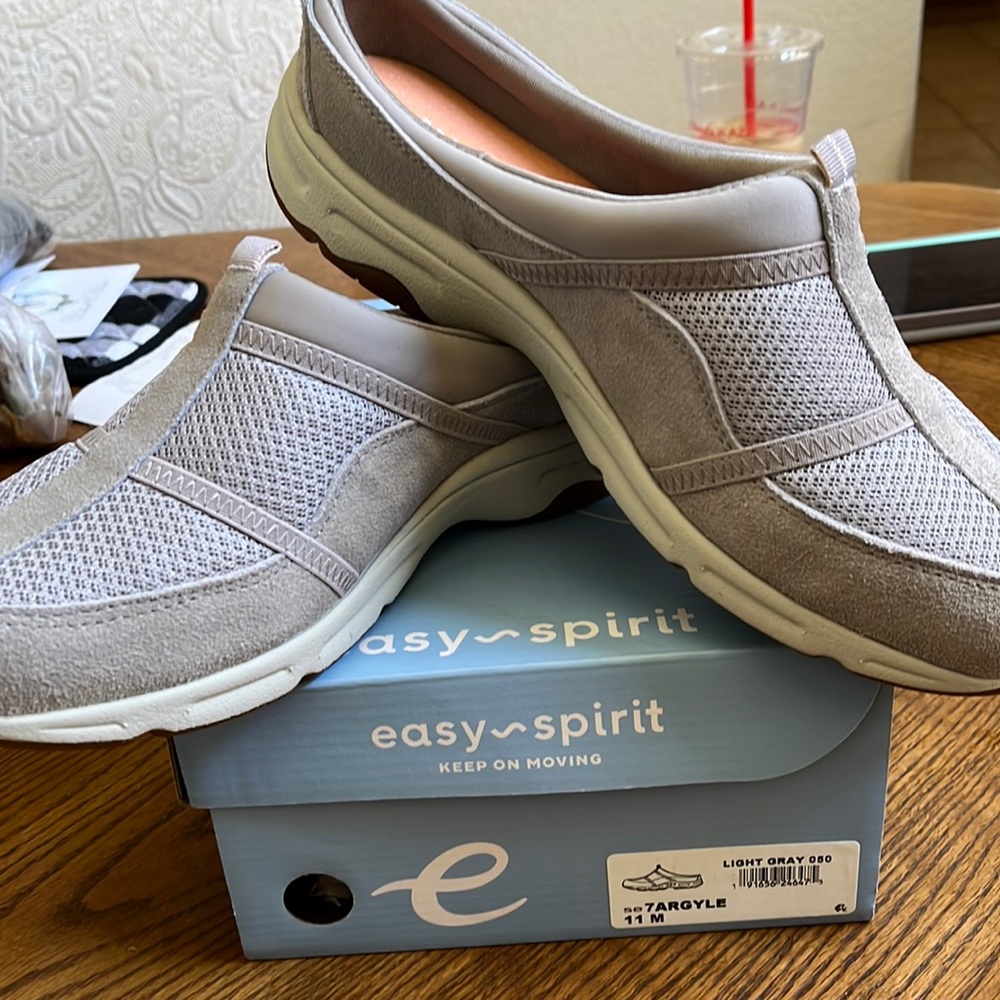 Easy Spirit size 11m light grey “Argyle” shoes never worn